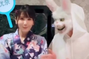 传媒兔子先生第一次和女友见面居然是在这样的地方。