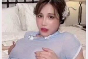 宝岛网红辛尤里有旗袍粉黛风见证她的下水作。