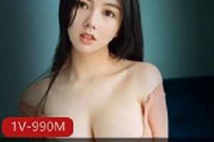 老牌社保鸡网红娜露的私拍流出,她的胸居然比她的腿还大。