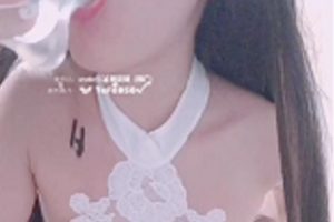 今天,穿白色旗袍和高跟的,都是狠人。