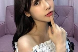 《枫花恋：颜值爆表，触动心灵的故事演绎》