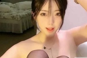 YOSHIKI：极品尤物，纯天然抗打，养眼网红主播