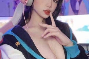 Onlyfans网瘾少女Meikoui：混血妹子的性感魅力