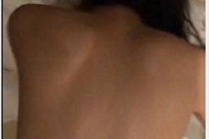 台湾情侣自拍视频火爆网络，苗条女主角令人惊叹