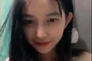 《小晴天：精选俏皮可爱的嫩妹，完美脸蛋身材，笑容甜美收藏下载》