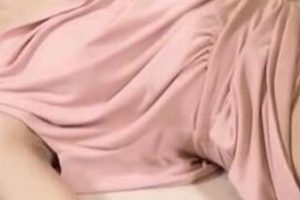 网红美女{{虚构姓名}}私拍1V-837M视频：深邃眼眸，柔美笑容，精致衣服，极具魅力