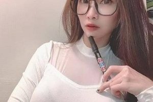 网红{{网红名字}}：气质出众、高颜值、性感又漂亮！