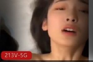 213V视频系列：高颜值反差妹子小嘴游戏，5.6G甜蜜视频全露脸kou ji！