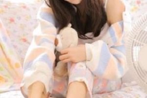 一线妹子COSER白皙身材紧致自拍视频：3.45G，让你陷入魔咒！