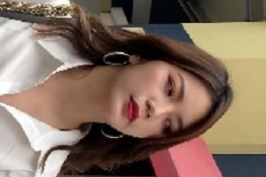 白色连衣裙美女胖臀长腿秀，1V视频7.97G百度云下载