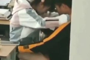 偷窥现场初中生在教室里的一幕