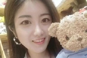 有趣互动：校花女神穿丝袜视频