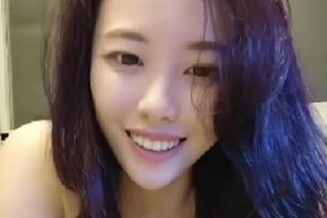 河北姐弟门展示！姐姐控弟弟，妈妈问：“你们在干什么？”