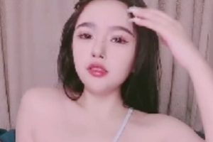 可可宝贝露脸黑丝有趣睡衣肤白貌美小哥给力打粑粑1V+1.2G