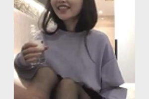 李寻欢JK黑丝探花精选：可爱甜美小酒窝，娇羞迷人，袖珍吞吐挑战动作！