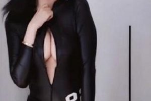 斗鱼张琪格热舞美女舞蹈学院资源：丰满身材缓解生活压力，性感胸脯诱惑你！