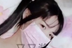 卡哇伊妹子妹子首次与朋友打粑粑，爽得呻吟大叫不止