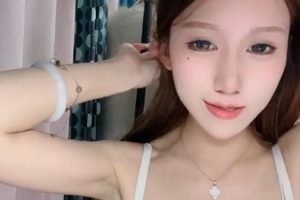 柔宝儿最新两部高颜值女神露奶揉胸视频