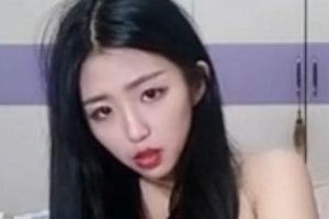 漂亮小姐姐姐大战头套男，无保护层，1V，593M，露脸，黑丝