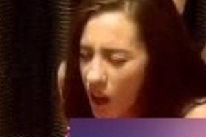 乌克兰大长腿外籍车模：痛苦中的美丽绽放