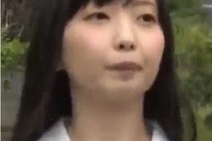 岛国剧情：桌底的秘密