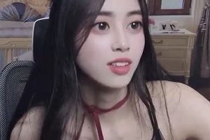 超白大长腿女大学生出水小天后13V6.18G百度盘