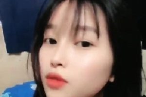 白嫩学妹自娱自乐，9P打包，450M