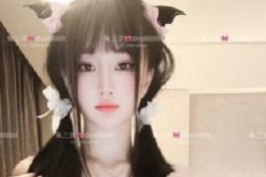 优质颜值小可爱兔三岁：短视频图集露脸YD御姐魔女身材炸裂