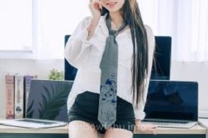 清纯嫩模卡洛琳最新合集2V1.7G，作者自拍，鹿角女孩实习生，火爆全网